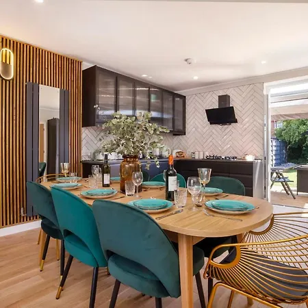 Сasa de vacaciones The Dodsworth Modern 4 Bedroom House, Sleeps 8 *