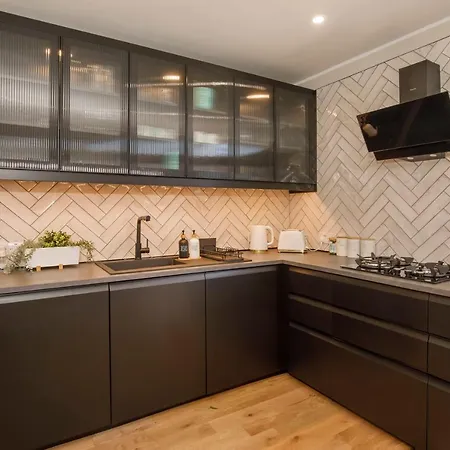 The Dodsworth Modern 4 Bedroom House, Sleeps 8 * York