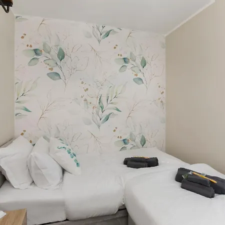 The Dodsworth Modern 4 Bedroom House, Sleeps 8 * York
